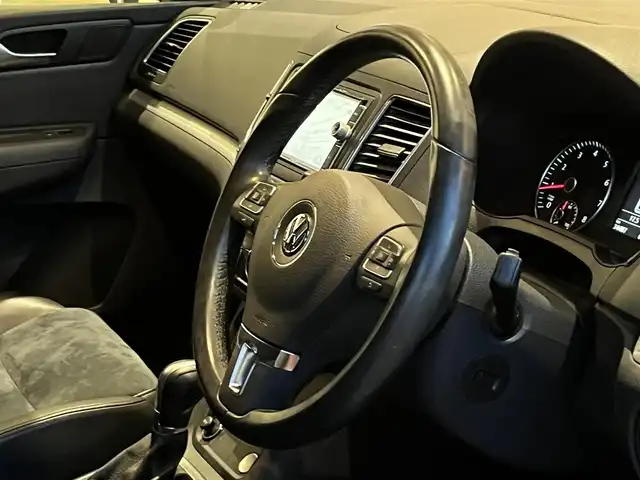 フォルクスワーゲン シャラン TSIハイライン Bモーションテクノ 宮城県 2015(平27)年 3.5万km シルバー ワンオーナー/純正ナビゲーションシステム/フルセグTV/バックカメラ/パーキングアシスト/ハーフレザーシート/シートヒーター/両側パワースライドドア/パワーバックドア/スマートキーシステム/キセノンヘッドライト/オートライト/純正17インチAW/ETC車載器