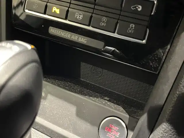 フォルクスワーゲン シャラン TSIハイライン Bモーションテクノ 宮城県 2015(平27)年 3.5万km シルバー ワンオーナー/純正ナビゲーションシステム/フルセグTV/バックカメラ/パーキングアシスト/ハーフレザーシート/シートヒーター/両側パワースライドドア/パワーバックドア/スマートキーシステム/キセノンヘッドライト/オートライト/純正17インチAW/ETC車載器