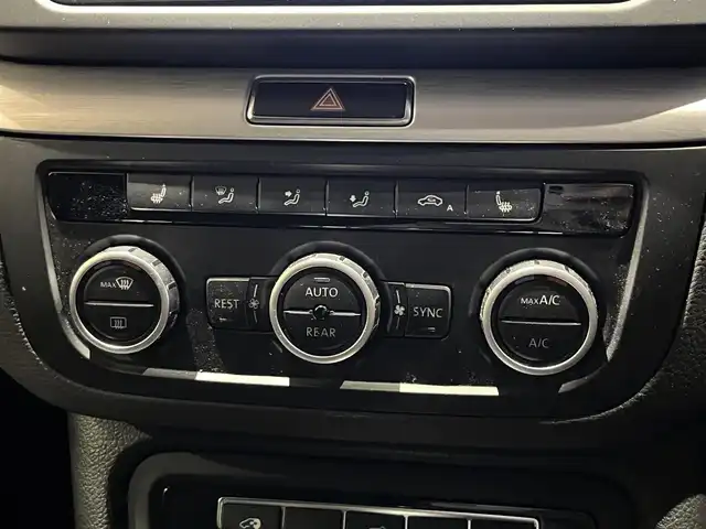 フォルクスワーゲン シャラン TSIハイライン Bモーションテクノ 宮城県 2015(平27)年 3.5万km シルバー ワンオーナー/純正ナビゲーションシステム/フルセグTV/バックカメラ/パーキングアシスト/ハーフレザーシート/シートヒーター/両側パワースライドドア/パワーバックドア/スマートキーシステム/キセノンヘッドライト/オートライト/純正17インチAW/ETC車載器