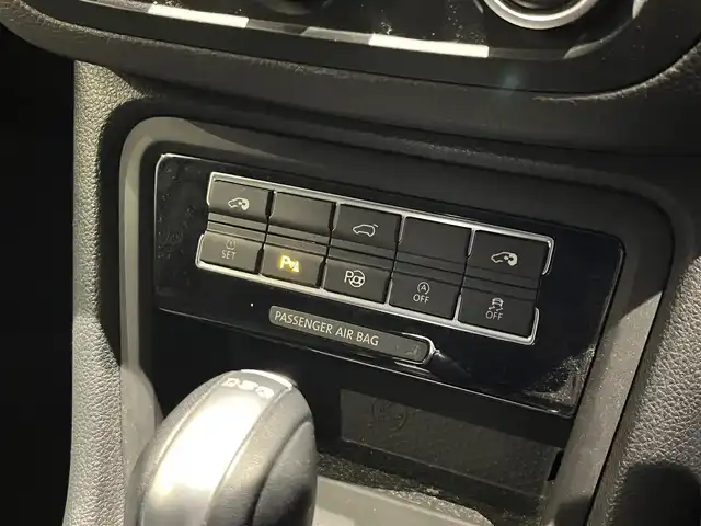 フォルクスワーゲン シャラン TSIハイライン Bモーションテクノ 宮城県 2015(平27)年 3.5万km シルバー ワンオーナー/純正ナビゲーションシステム/フルセグTV/バックカメラ/パーキングアシスト/ハーフレザーシート/シートヒーター/両側パワースライドドア/パワーバックドア/スマートキーシステム/キセノンヘッドライト/オートライト/純正17インチAW/ETC車載器