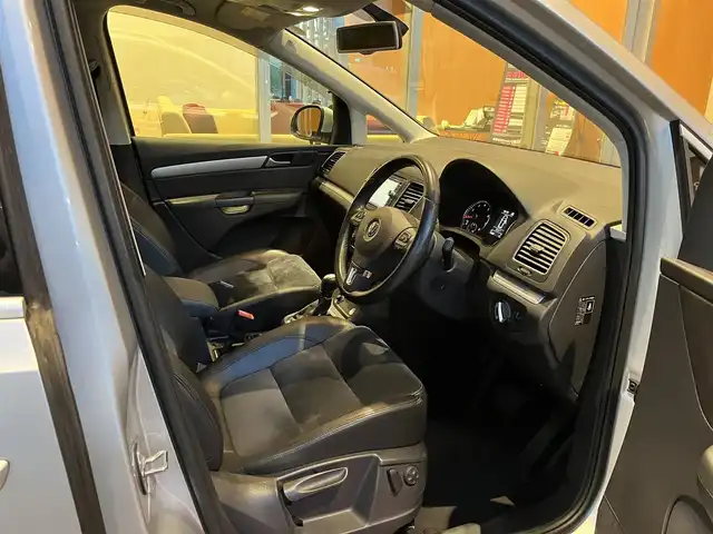 フォルクスワーゲン シャラン TSIハイライン Bモーションテクノ 宮城県 2015(平27)年 3.5万km シルバー ワンオーナー/純正ナビゲーションシステム/フルセグTV/バックカメラ/パーキングアシスト/ハーフレザーシート/シートヒーター/両側パワースライドドア/パワーバックドア/スマートキーシステム/キセノンヘッドライト/オートライト/純正17インチAW/ETC車載器