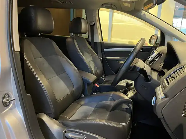 フォルクスワーゲン シャラン TSIハイライン Bモーションテクノ 宮城県 2015(平27)年 3.5万km シルバー ワンオーナー/純正ナビゲーションシステム/フルセグTV/バックカメラ/パーキングアシスト/ハーフレザーシート/シートヒーター/両側パワースライドドア/パワーバックドア/スマートキーシステム/キセノンヘッドライト/オートライト/純正17インチAW/ETC車載器