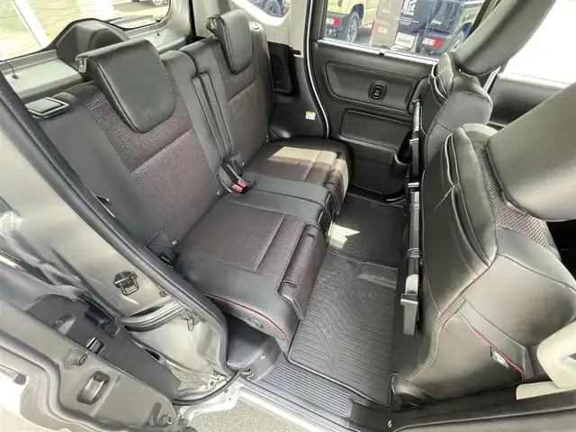 スズキ スペーシア カスタム HYBRID XS 道央・札幌 2024(令6)年 1.3万km スチールシルバーメタリック/ブルーイッシュブラックパール ・４WD/・ワンオーナー/・衝突軽減ブレーキ/・純正ナビ/　CD＆DVD＆BT＆TV/・全方位カメラ/・バックカメラ/・両側パワースライドドア/・コーナーセンサー/・レーンキープアシスト/・レーダークルーズコントロール/・ヘッドアップディスプレイ/・シートヒーター/・ハーフレザーシート/・オートエアコン/・オートライト/・ミラーヒーラー/・ステアリングヒーター/・アイドリングストップ/・ステアリングスイッチ/・ビルトインETC/・プッシュスタート/・スマートキー/・前方ドライブレコーダー/・純正フロアマット/・ドアバイザー/・ウィンカーミラー/・フォグライト