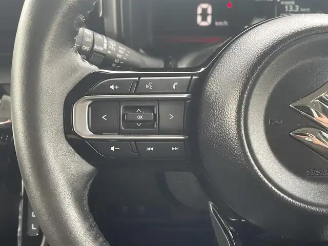 スズキ スペーシア カスタム HYBRID XS 道央・札幌 2024(令6)年 1.3万km スチールシルバーメタリック/ブルーイッシュブラックパール ・４WD/・ワンオーナー/・衝突軽減ブレーキ/・純正ナビ/　CD＆DVD＆BT＆TV/・全方位カメラ/・バックカメラ/・両側パワースライドドア/・コーナーセンサー/・レーンキープアシスト/・レーダークルーズコントロール/・ヘッドアップディスプレイ/・シートヒーター/・ハーフレザーシート/・オートエアコン/・オートライト/・ミラーヒーラー/・ステアリングヒーター/・アイドリングストップ/・ステアリングスイッチ/・ビルトインETC/・プッシュスタート/・スマートキー/・前方ドライブレコーダー/・純正フロアマット/・ドアバイザー/・ウィンカーミラー/・フォグライト