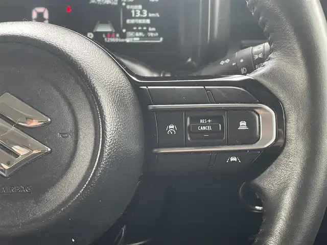 スズキ スペーシア カスタム HYBRID XS 道央・札幌 2024(令6)年 1.3万km スチールシルバーメタリック/ブルーイッシュブラックパール ・４WD/・ワンオーナー/・衝突軽減ブレーキ/・純正ナビ/　CD＆DVD＆BT＆TV/・全方位カメラ/・バックカメラ/・両側パワースライドドア/・コーナーセンサー/・レーンキープアシスト/・レーダークルーズコントロール/・ヘッドアップディスプレイ/・シートヒーター/・ハーフレザーシート/・オートエアコン/・オートライト/・ミラーヒーラー/・ステアリングヒーター/・アイドリングストップ/・ステアリングスイッチ/・ビルトインETC/・プッシュスタート/・スマートキー/・前方ドライブレコーダー/・純正フロアマット/・ドアバイザー/・ウィンカーミラー/・フォグライト