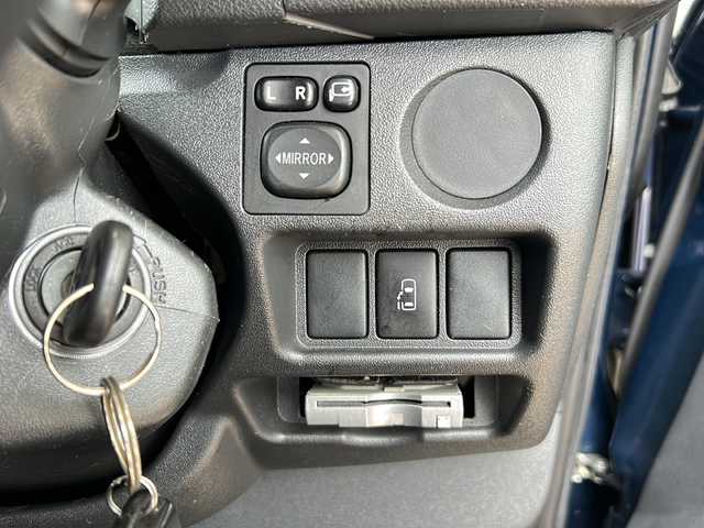 トヨタ ハイエース グランドキャビン 静岡県 2015(平27)年 2.3万km ダークブルーマイカM 社外ナビ(イクリプス)/・TV/・FM/AM/・Bluetooth/・CD/DVD/・SD/・USB/主要装備/・ＭＧＲベッドキット/・後付けハンガーラック/・後付けリアオートエアコン/・TOYOホワイトレタータイヤ/・１６インチ社外ＡＷ/・片側パワスラ/・ＬＥＤヘッドライト/・１００V電源/・フォグランプ/・ソケット電源増設/・LEDヘッドライト/・フォグランプ/・オートエアコン/・ETC/・フローリング調フロアマット