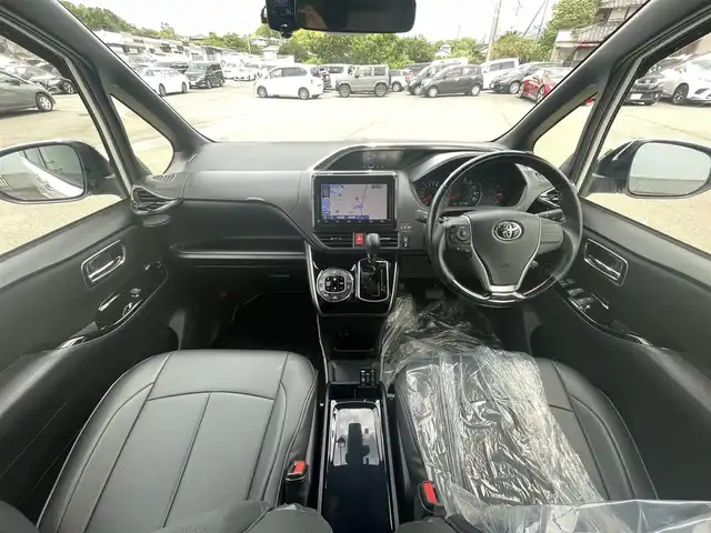 トヨタ ヴォクシー ZS 煌Ⅱ 愛媛県 2019(平31)年 3.5万km ホワイトパールクリスタルシャイン プリクラッシュセーフティ/レーンディパーチャーアラート/クリアランスソナー/オートマチックハイビーム/クルーズコントロール/純正9インチSDナビ【NSZT-Y68T】/　CD/DVD/Bluetooth/フルセグTV/バックカメラ/ビルトインETC/純正12.1型フリップダウンモニター/社外360°ドライブレコーダー/両側パワースライドドア/オートライト/LEDヘッドライト/革調シートカバー/社外18インチAW(ROJAM)/車高調/社外ステアリング/ステアリングスイッチ/プッシュスタート/フロアマット