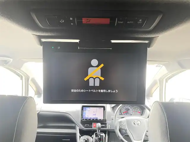 トヨタ ヴォクシー ZS 煌Ⅱ 愛媛県 2019(平31)年 3.5万km ホワイトパールクリスタルシャイン プリクラッシュセーフティ/レーンディパーチャーアラート/クリアランスソナー/オートマチックハイビーム/クルーズコントロール/純正9インチSDナビ【NSZT-Y68T】/　CD/DVD/Bluetooth/フルセグTV/バックカメラ/ビルトインETC/純正12.1型フリップダウンモニター/社外360°ドライブレコーダー/両側パワースライドドア/オートライト/LEDヘッドライト/革調シートカバー/社外18インチAW(ROJAM)/車高調/社外ステアリング/ステアリングスイッチ/プッシュスタート/フロアマット