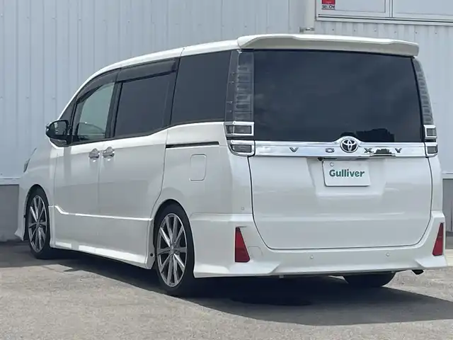トヨタ ヴォクシー ZS 煌Ⅱ 愛媛県 2019(平31)年 3.5万km ホワイトパールクリスタルシャイン プリクラッシュセーフティ/レーンディパーチャーアラート/クリアランスソナー/オートマチックハイビーム/クルーズコントロール/純正9インチSDナビ【NSZT-Y68T】/　CD/DVD/Bluetooth/フルセグTV/バックカメラ/ビルトインETC/純正12.1型フリップダウンモニター/社外360°ドライブレコーダー/両側パワースライドドア/オートライト/LEDヘッドライト/革調シートカバー/社外18インチAW(ROJAM)/車高調/社外ステアリング/ステアリングスイッチ/プッシュスタート/フロアマット