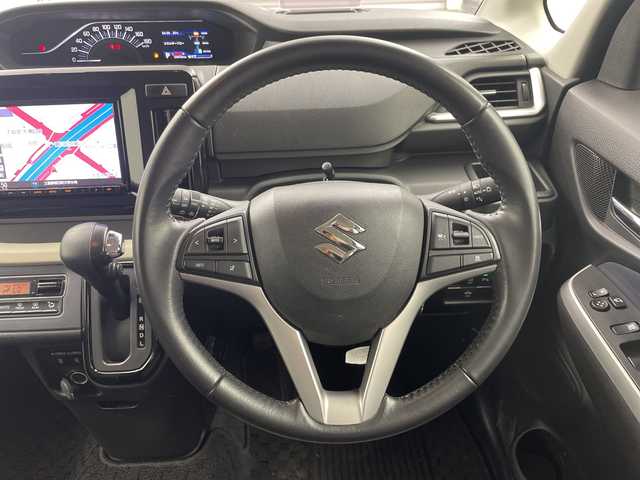 スズキ ソリオ HV MZ 三重県 2021(令3)年 3.5万km ピュアホワイトP 禁煙車/純正8インチナビ/バックカメラ/フルセグ/レーダークルーズコントロール/衝突軽減ブレーキ/レーンキープアシスト/コーナーセンサー/オートハイビーム/ヘッドアップディスプレイ/シートヒーター/両側パワースライドドア/ドライブレコーダー/ETC/スマートキー×２