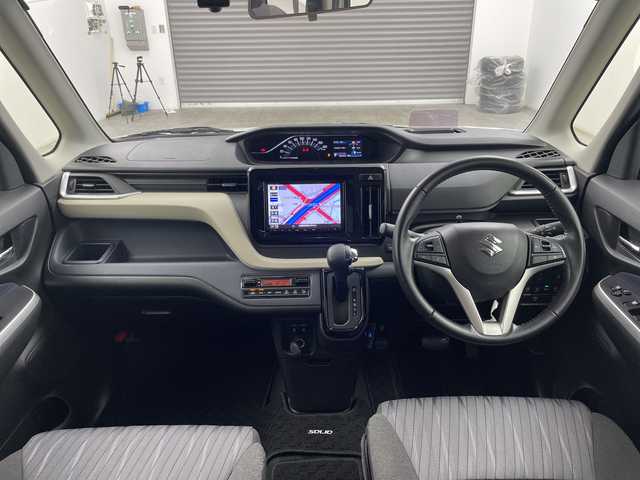 スズキ ソリオ HV MZ 三重県 2021(令3)年 3.5万km ピュアホワイトP 禁煙車/純正8インチナビ/バックカメラ/フルセグ/レーダークルーズコントロール/衝突軽減ブレーキ/レーンキープアシスト/コーナーセンサー/オートハイビーム/ヘッドアップディスプレイ/シートヒーター/両側パワースライドドア/ドライブレコーダー/ETC/スマートキー×２