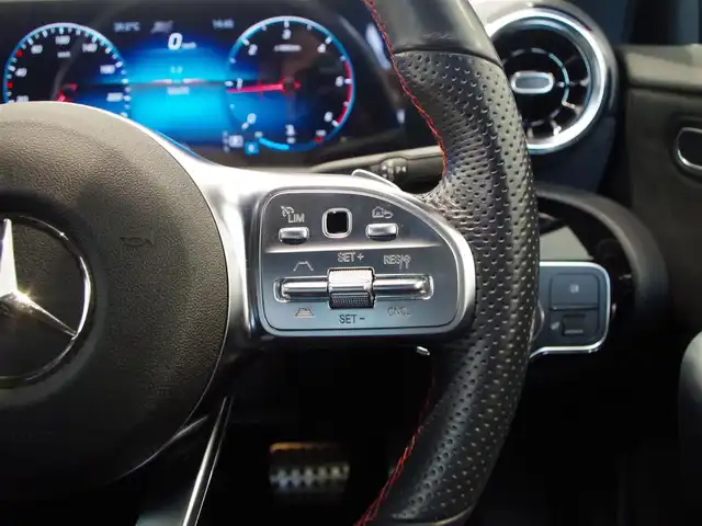 メルセデス・ベンツ Ｍ・ベンツ Ａ２００ｄ AMGライン 岐阜県 2021(令3)年 3.4万km ポーラホワイト レーダーセーフティパッケージ/　アクティブディスタンスアシスト/　アクティブブレーキアシスト/　PER-SAFE/　PER-SAFEプラス/　アクティブブラインドスポットアシスト/　アクティブレーンキーピングアシスト/　リアクロストラフィックアラート/AMGライン/　AMGスタイリングパッケージ/　マルチビームLEDヘッドライト/　アダプティブハイビームアシストプラス/ナビゲーションパッケージ/　トラフィックサインアシスト/　前席メモリー付きパワーシート/　アクティブステアリングアシスト/　アクティブレーンチェンジアシスト/　フルセグTV/　Bluetooth/純正ETC/　