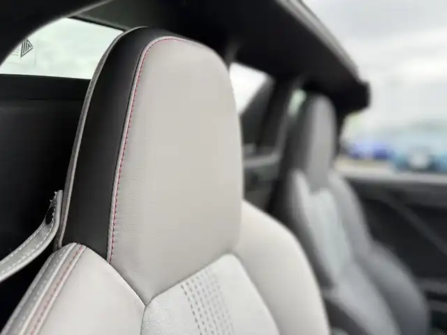 ホンダ Ｓ６６０ コンセプトエディション 東京都 2015(平27)年 1.2万km プレミアムスターホワイトP ６６０台限定車/360°ドライブレコーダー/クルーズコントロール/シティブレーキアクティブシステム/アシンメトリーレザーシート/シリアルナンバー入りアルミプレート/ボルドーレッドロールトップ/バックカメラ/純正フロアマット/純正16インチアルミホイール/パドルシフト/HDMI/ETC/スマートキー