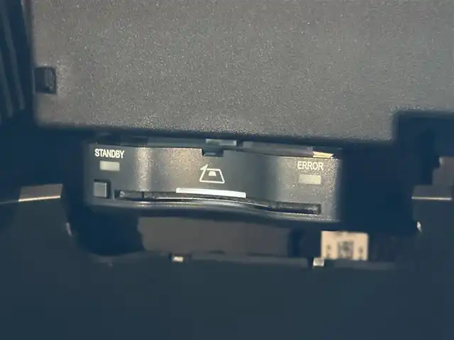 メルセデス・ベンツ Ｍ・ベンツ ＥＱＢ２５０ + 埼玉県 2024(令6)年 3.1万km マウンテングレー 登録時30883km/ワンオーナー/純正10.25型HDDナビ/　・フルセグテレビ/　・全周囲カメラ/　・Apple car Play/　・Android AUTO/　・オンラインミュージック/黒ハーフレザーシート/　・前席パワーシート/　・前席シートヒーター/ドライビングアシストパッケージ/アクティブブレーキアシスト/アクティブレーンアシスト/アクティブステアリングアシスト/ブラインドスポットアシスト/アダプティブクルーズコントロール/前後ドライブレコーダー/本革巻きステアリング/純正18インチAW/パワーバックドア/プッシュスタート/スマートキー×2/パドルシフト/ルーフレール/LEDライト/ETC2.0/保証書/取扱説明書/記録簿（R7）