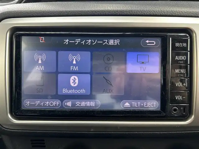 トヨタ ヴィッツ F 大阪府 2016(平28)年 7.4万km ホワイトパールクリスタルシャイン ワンオーナー/純正SDナビ/(TV/Bluetooth/CD/DVD)/バックモニター/横滑り防止装置/ABS/盗難防止装置/ドライブレコーダー/純正フロアマット/AC/ETC/ハロゲンヘッドライト/保証書/リモコンキー