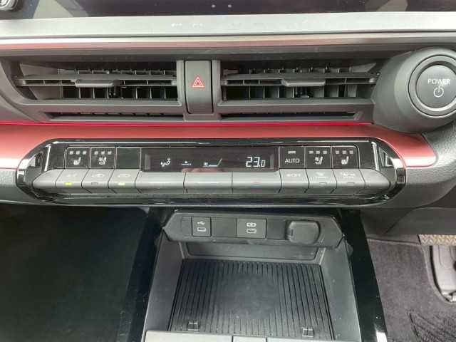 トヨタ プリウス Z 岩手県 2023(令5)年 1.7万km アティチュードブラックマイカ AIS検査済み/【2510035821】/12.3インチディスプレイオーディオ（ナビ・フルセグ・Bluetooth接続）/全方位カメラ/黒革シート/スマートキー/前席シートヒーター/前席シートエアコン/プリクラッシュセーフティ/ステアリングヒーター/2.0ETC/オートハイビーム/パワーバックドア/パノラマルーフ/デジタルインナーミラー/シートメモリー（運転席）/革巻きステアリング/LEDヘッドライト/バックフォグランプ/トラクションコントロール/クリアランスソナー/バイザー