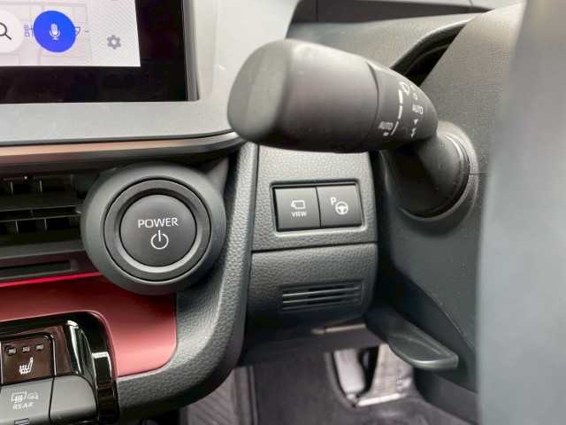 トヨタ プリウス Z 岩手県 2023(令5)年 1.7万km アティチュードブラックマイカ AIS検査済み/【2510035821】/12.3インチディスプレイオーディオ（ナビ・フルセグ・Bluetooth接続）/全方位カメラ/黒革シート/スマートキー/前席シートヒーター/前席シートエアコン/プリクラッシュセーフティ/ステアリングヒーター/2.0ETC/オートハイビーム/パワーバックドア/パノラマルーフ/デジタルインナーミラー/シートメモリー（運転席）/革巻きステアリング/LEDヘッドライト/バックフォグランプ/トラクションコントロール/クリアランスソナー/バイザー