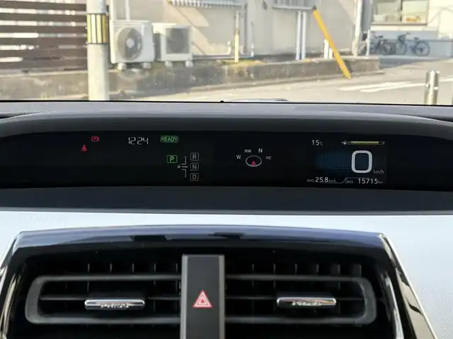 トヨタ プリウス S 愛知県 2016(平28)年 1.6万km スティールブロンドM ワンオーナー/純正SDナビ(フルセグ/BT/AM/FM)/ETC/トノカバー/純正ラゲージマット/純正フロアマット/ABS/横滑り防止装置/盗難防止装置/オートライト/ドアバイザー/電動格納式ミラー/パワーステアリング/パワーウィンドウ/純正アルミホイール/保証書/取扱説明書/スマートキー/スペアキー