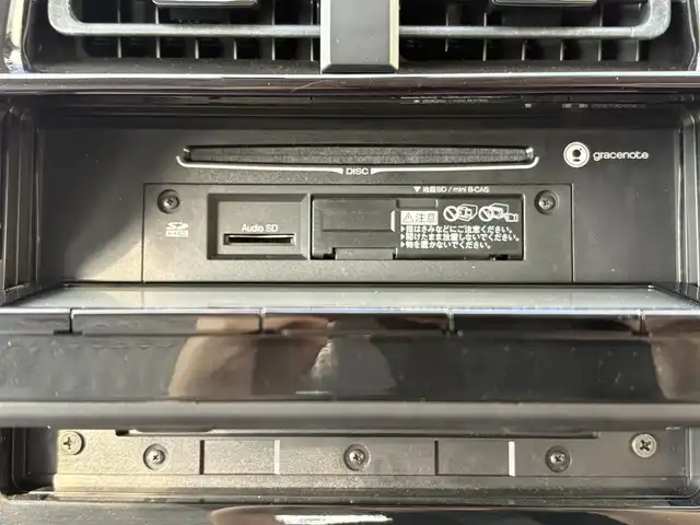 トヨタ プリウス S 愛知県 2016(平28)年 1.6万km スティールブロンドM ワンオーナー/純正SDナビ(フルセグ/BT/AM/FM)/ETC/トノカバー/純正ラゲージマット/純正フロアマット/ABS/横滑り防止装置/盗難防止装置/オートライト/ドアバイザー/電動格納式ミラー/パワーステアリング/パワーウィンドウ/純正アルミホイール/保証書/取扱説明書/スマートキー/スペアキー