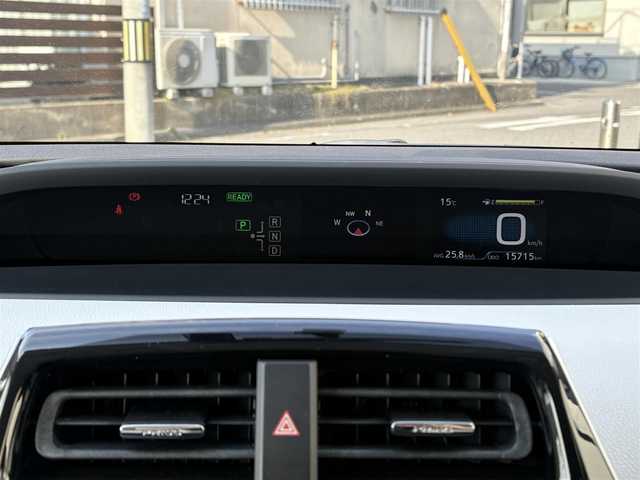 トヨタ プリウス S 千葉県 2016(平28)年 1.6万km スティールブロンドM ワンオーナー/純正９インチSDナビ(フルセグ/BT/AM/FM)/ETC/トノカバー/純正ラゲージマット/純正フロアマット/ABS/横滑り防止装置/盗難防止装置/オートライト/ドアバイザー/電動格納式ミラー/パワーステアリング/パワーウィンドウ/純正アルミホイール/保証書/取扱説明書/スマートキー/スペアキー