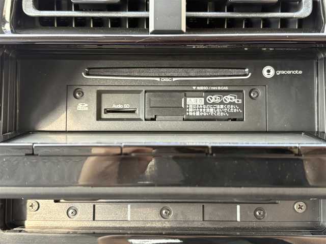 トヨタ プリウス S 千葉県 2016(平28)年 1.6万km スティールブロンドM ワンオーナー/純正９インチSDナビ(フルセグ/BT/AM/FM)/ETC/トノカバー/純正ラゲージマット/純正フロアマット/ABS/横滑り防止装置/盗難防止装置/オートライト/ドアバイザー/電動格納式ミラー/パワーステアリング/パワーウィンドウ/純正アルミホイール/保証書/取扱説明書/スマートキー/スペアキー