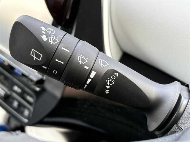 トヨタ プリウス S 千葉県 2016(平28)年 1.6万km スティールブロンドM ワンオーナー/純正９インチSDナビ(フルセグ/BT/AM/FM)/ETC/トノカバー/純正ラゲージマット/純正フロアマット/ABS/横滑り防止装置/盗難防止装置/オートライト/ドアバイザー/電動格納式ミラー/パワーステアリング/パワーウィンドウ/純正アルミホイール/保証書/取扱説明書/スマートキー/スペアキー