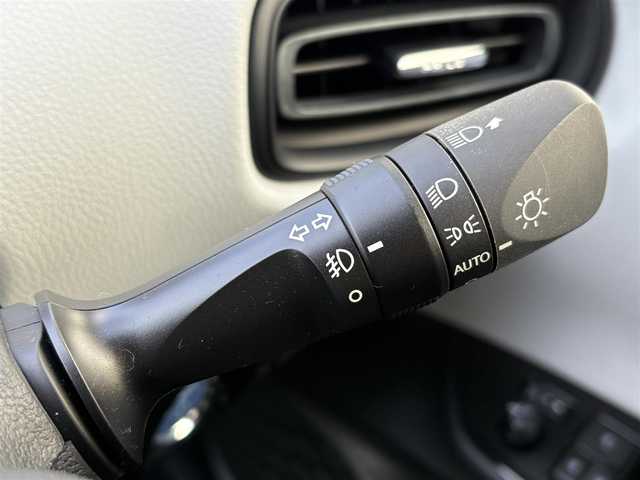 トヨタ プリウス S 千葉県 2016(平28)年 1.6万km スティールブロンドM ワンオーナー/純正９インチSDナビ(フルセグ/BT/AM/FM)/ETC/トノカバー/純正ラゲージマット/純正フロアマット/ABS/横滑り防止装置/盗難防止装置/オートライト/ドアバイザー/電動格納式ミラー/パワーステアリング/パワーウィンドウ/純正アルミホイール/保証書/取扱説明書/スマートキー/スペアキー