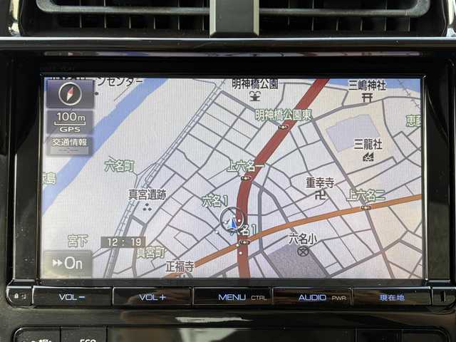 トヨタ プリウス S 千葉県 2016(平28)年 1.6万km スティールブロンドM ワンオーナー/純正９インチSDナビ(フルセグ/BT/AM/FM)/ETC/トノカバー/純正ラゲージマット/純正フロアマット/ABS/横滑り防止装置/盗難防止装置/オートライト/ドアバイザー/電動格納式ミラー/パワーステアリング/パワーウィンドウ/純正アルミホイール/保証書/取扱説明書/スマートキー/スペアキー