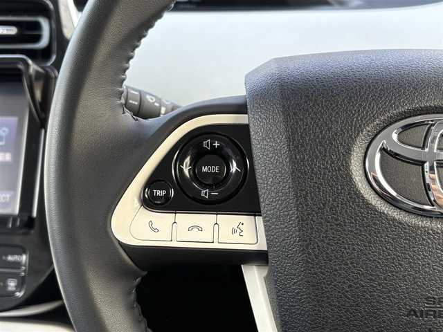 トヨタ プリウス S 千葉県 2016(平28)年 1.6万km スティールブロンドM ワンオーナー/純正９インチSDナビ(フルセグ/BT/AM/FM)/ETC/トノカバー/純正ラゲージマット/純正フロアマット/ABS/横滑り防止装置/盗難防止装置/オートライト/ドアバイザー/電動格納式ミラー/パワーステアリング/パワーウィンドウ/純正アルミホイール/保証書/取扱説明書/スマートキー/スペアキー