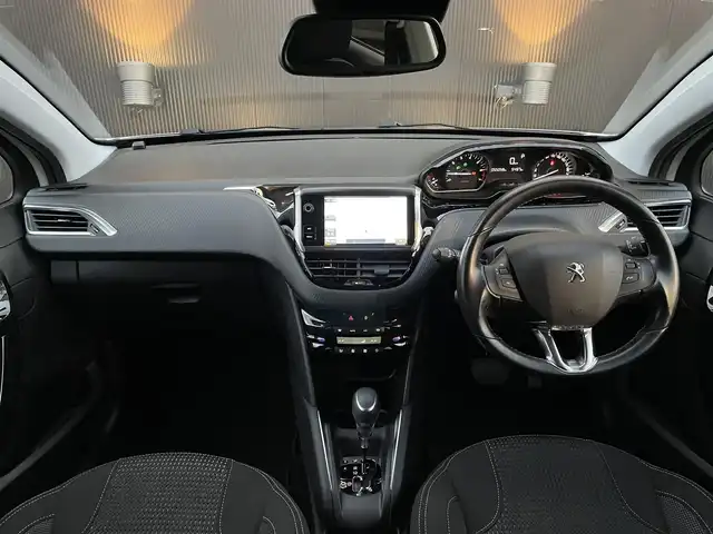 プジョー ２０８ アリュール 長野県 2018(平30)年 5.5万km 白 純正ナビ/CarPlay/ETC/バックカメラ/LEDヘッドライト/オートライト/衝突被害軽減システム/スピードリミッター/ドアバイザー/ステアリングスイッチ