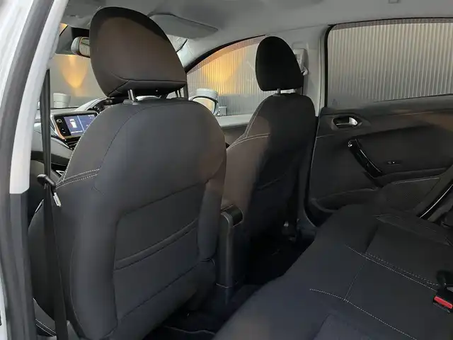 プジョー ２０８ アリュール 長野県 2018(平30)年 5.5万km 白 純正ナビ/CarPlay/ETC/バックカメラ/LEDヘッドライト/オートライト/衝突被害軽減システム/スピードリミッター/ドアバイザー/ステアリングスイッチ