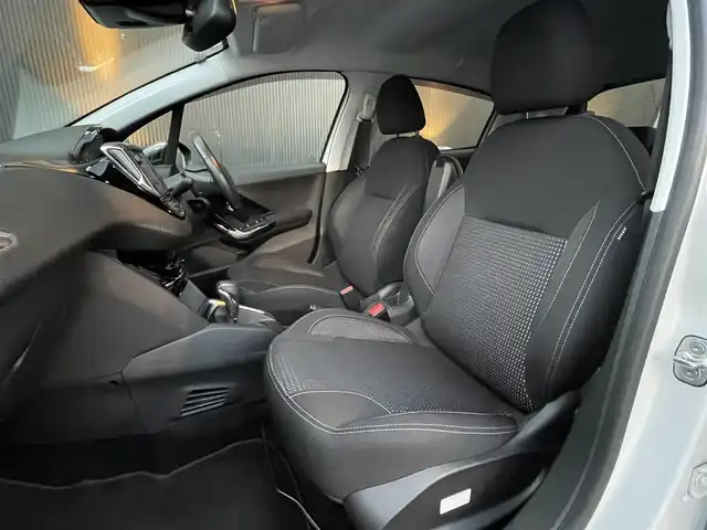 プジョー ２０８ アリュール 長野県 2018(平30)年 5.5万km 白 純正ナビ/CarPlay/ETC/バックカメラ/LEDヘッドライト/オートライト/衝突被害軽減システム/スピードリミッター/ドアバイザー/ステアリングスイッチ