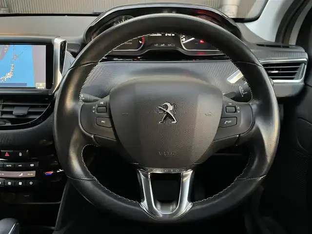 プジョー ２０８ アリュール 長野県 2018(平30)年 5.5万km 白 純正ナビ/CarPlay/ETC/バックカメラ/LEDヘッドライト/オートライト/衝突被害軽減システム/スピードリミッター/ドアバイザー/ステアリングスイッチ