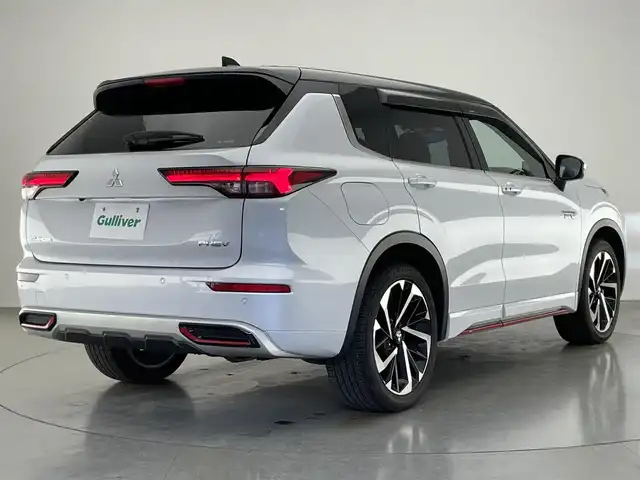 三菱 アウトランダー ＰＨＥＶ P 愛知県 2022(令4)年 1.8万km パールⅡ 純正９型ナビ　全方位カメラ　ＢＯＳＥ　パノラマサンルーフ　ラリアートスタイルエアロ　マイパイロット　e-Assist　衝突軽減　追従クルコン BSM　HUD　誤発進抑制　パドルシフト　フルセグ　カープレイ　革シート　シートヒーターリフレッシュ機能　電動リアゲート　ワイヤレス充電　ミラー型前後ドラレコ　コーナーセンサー　LEDオートライト　禁煙車