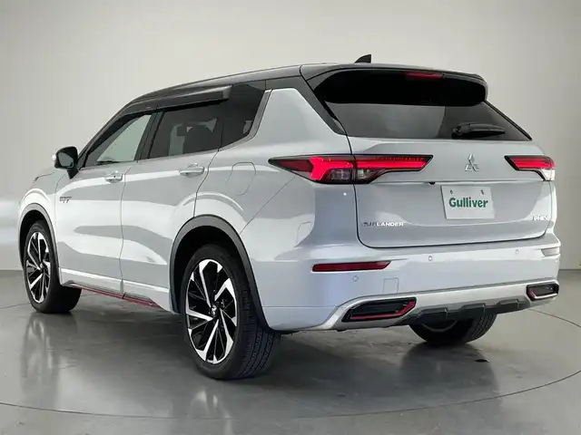 三菱 アウトランダー ＰＨＥＶ P 愛知県 2022(令4)年 1.8万km パールⅡ 純正９型ナビ　全方位カメラ　ＢＯＳＥ　パノラマサンルーフ　ラリアートスタイルエアロ　マイパイロット　e-Assist　衝突軽減　追従クルコン BSM　HUD　誤発進抑制　パドルシフト　フルセグ　カープレイ　革シート　シートヒーターリフレッシュ機能　電動リアゲート　ワイヤレス充電　ミラー型前後ドラレコ　コーナーセンサー　LEDオートライト　禁煙車