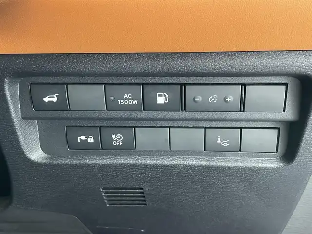 三菱 アウトランダー ＰＨＥＶ P 愛知県 2022(令4)年 1.8万km パールⅡ 純正９型ナビ　全方位カメラ　ＢＯＳＥ　パノラマサンルーフ　ラリアートスタイルエアロ　マイパイロット　e-Assist　衝突軽減　追従クルコン BSM　HUD　誤発進抑制　パドルシフト　フルセグ　カープレイ　革シート　シートヒーターリフレッシュ機能　電動リアゲート　ワイヤレス充電　ミラー型前後ドラレコ　コーナーセンサー　LEDオートライト　禁煙車