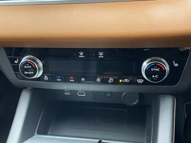 三菱 アウトランダー ＰＨＥＶ P 愛知県 2022(令4)年 1.8万km パールⅡ 純正９型ナビ　全方位カメラ　ＢＯＳＥ　パノラマサンルーフ　ラリアートスタイルエアロ　マイパイロット　e-Assist　衝突軽減　追従クルコン BSM　HUD　誤発進抑制　パドルシフト　フルセグ　カープレイ　革シート　シートヒーターリフレッシュ機能　電動リアゲート　ワイヤレス充電　ミラー型前後ドラレコ　コーナーセンサー　LEDオートライト　禁煙車