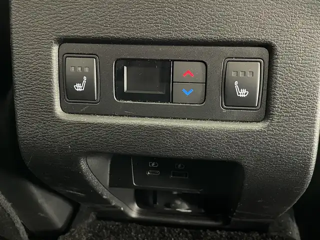 三菱 アウトランダー ＰＨＥＶ P 愛知県 2022(令4)年 1.8万km パールⅡ 純正９型ナビ　全方位カメラ　ＢＯＳＥ　パノラマサンルーフ　ラリアートスタイルエアロ　マイパイロット　e-Assist　衝突軽減　追従クルコン BSM　HUD　誤発進抑制　パドルシフト　フルセグ　カープレイ　革シート　シートヒーターリフレッシュ機能　電動リアゲート　ワイヤレス充電　ミラー型前後ドラレコ　コーナーセンサー　LEDオートライト　禁煙車