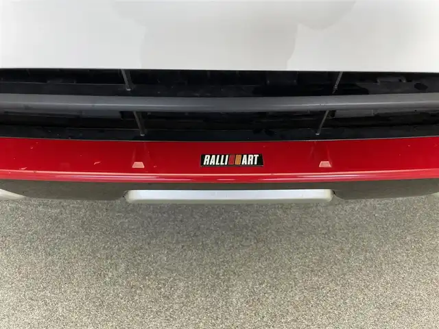 三菱 アウトランダー ＰＨＥＶ P 愛知県 2022(令4)年 1.8万km パールⅡ 純正９型ナビ　全方位カメラ　ＢＯＳＥ　パノラマサンルーフ　ラリアートスタイルエアロ　マイパイロット　e-Assist　衝突軽減　追従クルコン BSM　HUD　誤発進抑制　パドルシフト　フルセグ　カープレイ　革シート　シートヒーターリフレッシュ機能　電動リアゲート　ワイヤレス充電　ミラー型前後ドラレコ　コーナーセンサー　LEDオートライト　禁煙車