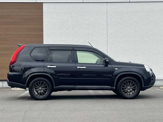 日産 エクストレイル 20X 秋田県 2012(平24)年 6.1万km ダイヤモンドブラック 純正ナビ/ワンオーナー/４WD/スマートキー/フルセグ/バックカメラ/全席シートヒーター/社外アルミ/純正フロアマット/ダウンヒルアシストコントロール/ルーフレール/ETC/純正ドアバイザー/オートライト/オートエアコン/パワーステアリング/パワーウィンドウ/横滑り防止/レベライザー/電動格納ウィンカーミラー