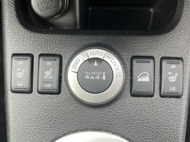 日産 エクストレイル 20X 秋田県 2012(平24)年 6.1万km ダイヤモンドブラック 純正ナビ/ワンオーナー/４WD/スマートキー/フルセグ/バックカメラ/全席シートヒーター/社外アルミ/純正フロアマット/ダウンヒルアシストコントロール/ルーフレール/ETC/純正ドアバイザー/オートライト/オートエアコン/パワーステアリング/パワーウィンドウ/横滑り防止/レベライザー/電動格納ウィンカーミラー