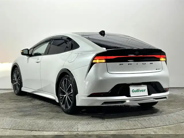 トヨタ プリウス Z 大阪府 2024(令6)年 1.2万km プラチナホワイトパールマイカ サンルーフ　黒革シート　モデリスタエアロ　純正ナビＴＶ　３６０カメラ　ＥＴＣ　デジタルインナーミラー　パワーシート／ヒーター／エアコン　電動リアゲート　衝突軽減　レーダーＣ　ＢＳＭ　パークアシスト