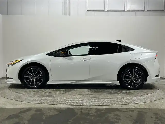 トヨタ プリウス Z 大阪府 2024(令6)年 1.1万km プラチナホワイトパールマイカ 純正ナビ/衝突軽減/全方位カメラ/バックカメラ/ETC/サンルーフ/モデリスタエアロ/シートヒーター/レーダクルコン/コーナーセンサー/革シート/バックカメラ/パワーシート/レーンアシスト/LEDヘッドライト/電動リアゲート/プッシュスタート/スマートキー/オートライト/オートエアコン/電動ミラー/エアシート/ハンドルヒーター/LEDフォグランプ/純正アルミホイール