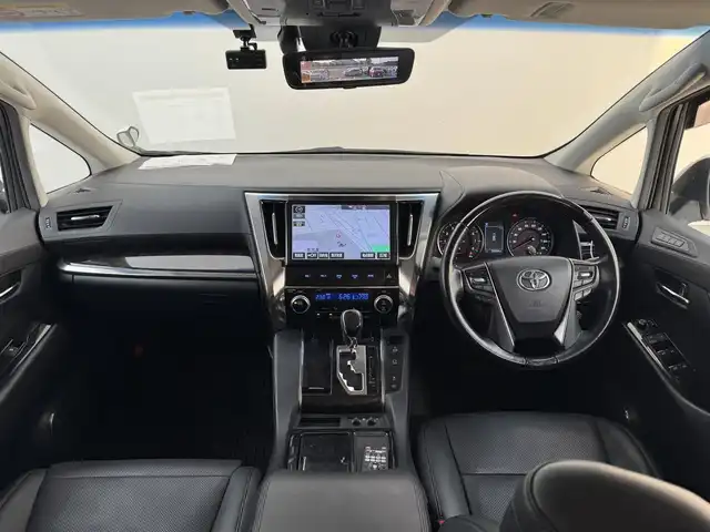 トヨタ アルファード S Cパッケージ 愛知県 2018(平30)年 6万km ホワイトパールクリスタルシャイン 純正10インチナビ/（CD/DVD/BT/フルセグ）/パワーバックドア/純正後席モニター/バックカメラ/ETC/ドラレコ/クルコン/両側パワースライドドア/１，２列目パワーシート/オットマン/２列目キャプテンシート/前席シートヒーター/前席シートクーラー/ステアリングヒーター/トヨタセーフティセンス/ドアバイザー