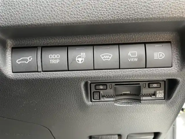 トヨタ ＲＡＶ４ G Zパッケージ 滋賀県 2023(令5)年 2.7万km プラチナホワイトパールマイカ 禁煙車/純正ディスプレイオーディオ/（Bluetooth/Miracast/USB/フルセグTV）/パノラミックビューモニター/サンルーフ/TRDエアロ/前後ドライブレコーダー/デジタルインナーミラー/ビルトインETC/レーントレーシングアシスト/プリクラッシュセーフティー/ブラインドスポットモニター/クリアランスソナー/リアクロストラフィックアラート/パーキングサポートブレーキ/ロードサインアシスト/レザーシート/D席パワーシート/D席シートメモリー/前席シートヒーター/前席ベンチレーション/革巻きステアリング/レーダークルーズコントロール/ステアリングリモコン/ステアリングヒーター/パワーバックドア/LEDヘッドライト/フォグランプ/オートヘッドライト/オートマチックハイビーム/フロント熱線/電動パーキングブレーキ/オートホールドブレーキ/TRDアルミホイール