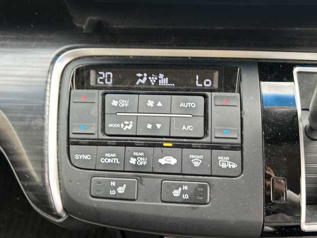 ホンダ ステップワゴン スパーダ クールスピリット 広島県 2015(平27)年 6.9万km ホワイトオーキッドパール 禁煙車/純正１7インチAW/純正9インチSDナビ/(BT/DVD/CD/iPod)/フルセグテレビ/バックカメラ/レーダークルーズコントロール/レーンキープアシスト/パドルシフト/わくわくゲート/プッシュスタート/アイドリングストップ/純正LEDヘッドライト/オートライト/ウォークスルー/三列シート/ETC/両側パワスラ/ドラレコ/純正フロアマット/スペアキー