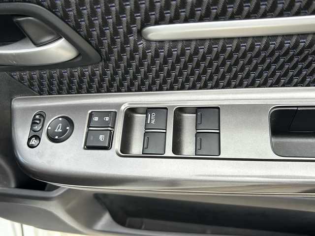 ホンダ ステップワゴン スパーダ クールスピリット 広島県 2015(平27)年 6.9万km ホワイトオーキッドパール 禁煙車/純正１7インチAW/純正9インチSDナビ/(BT/DVD/CD/iPod)/フルセグテレビ/バックカメラ/レーダークルーズコントロール/レーンキープアシスト/パドルシフト/わくわくゲート/プッシュスタート/アイドリングストップ/純正LEDヘッドライト/オートライト/ウォークスルー/三列シート/ETC/両側パワスラ/ドラレコ/純正フロアマット/スペアキー