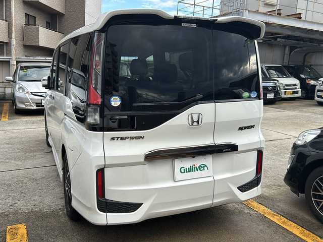 ホンダ ステップワゴン スパーダ クールスピリット 広島県 2015(平27)年 6.9万km ホワイトオーキッドパール 禁煙車/純正１7インチAW/純正9インチSDナビ/(BT/DVD/CD/iPod)/フルセグテレビ/バックカメラ/レーダークルーズコントロール/レーンキープアシスト/パドルシフト/わくわくゲート/プッシュスタート/アイドリングストップ/純正LEDヘッドライト/オートライト/ウォークスルー/三列シート/ETC/両側パワスラ/ドラレコ/純正フロアマット/スペアキー