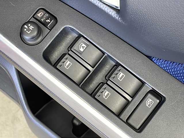 トヨタ ルーミー カスタムG－T 新潟県 2017(平29)年 4.4万km ブラックマイカ/マゼンダベリーメタリック 純正SDナビ(型式：NSZT-Y66T)/・AM/FM/CD/Bluetooth/フルセグ/バックモニター/衝突被害軽減システム/ETC/フロントドライブレコーダー/モデリスタエアロ/純正フロアマット/前席シートヒーター/両側パワースライドドア/社外15インチAW夏タイヤ/純正LEDヘッドライト/オートライト/ABS/横滑り防止機能/リアコーナーセンサー/取扱説明書