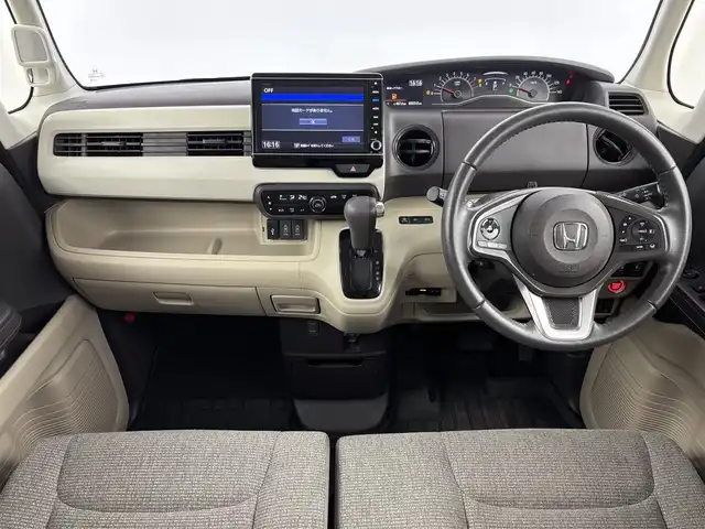 ホンダ Ｎ ＢＯＸ G L ターボ ホンダセンシング 埼玉県 2019(令1)年 5.4万km プラチナホワイトパール 純正8インチナビ　VXU-195NBi/バックカメラ/前方ドライブレコーダー/ETC/Honda SENSING/・衝突軽減ブレーキ/・誤発進抑制機能/・路外逸脱抑制機能/・アダプティブ・クルーズ・コントロール/・車線維持支援システム/・オートハイビーム/・先行車発進お知らせ機能/・標識認識機能/パドルシフト/両側パワースライドドア/プッシュスタート/ステアリングリモコン/純正フロアマット/社外ドアバイザー/社外15インチアルミホイール